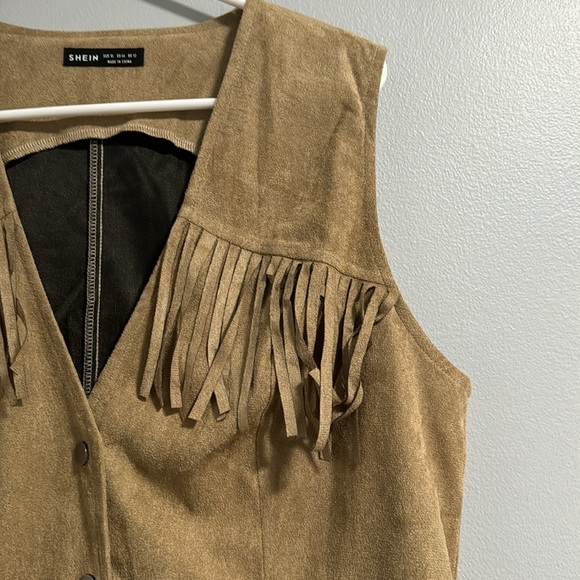 Faux suede vest with tassles - Picture 4 of 7